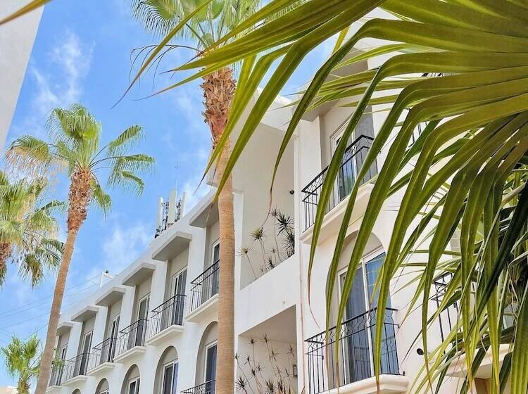 Полулюкс, Seven Crown Express & Suites By Kavia