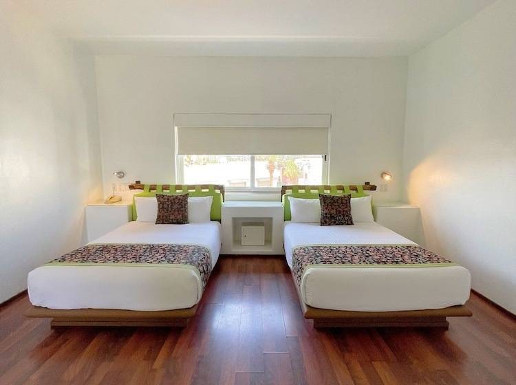 Полулюкс, Seven Crown Express & Suites By Kavia