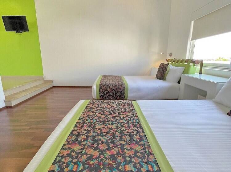 Полулюкс, Seven Crown Express & Suites By Kavia