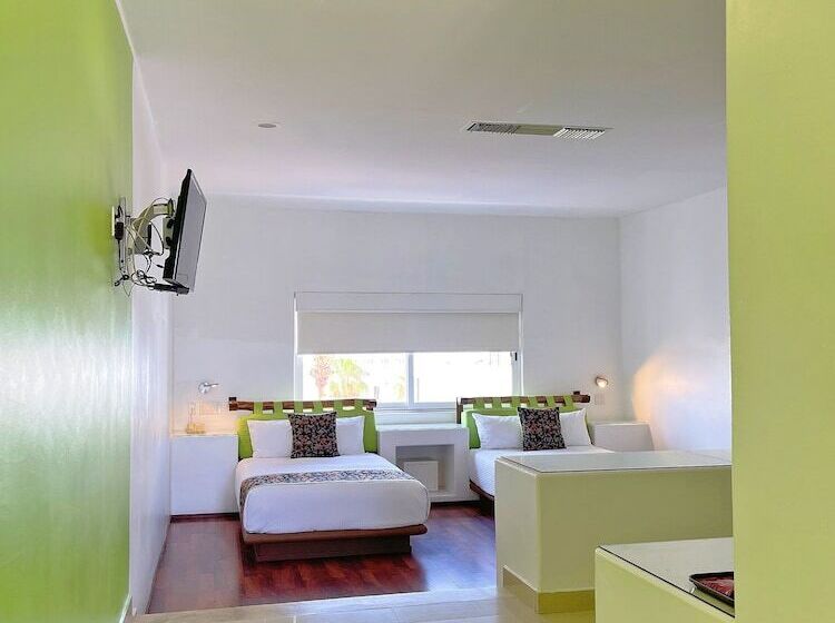 Полулюкс, Seven Crown Express & Suites By Kavia