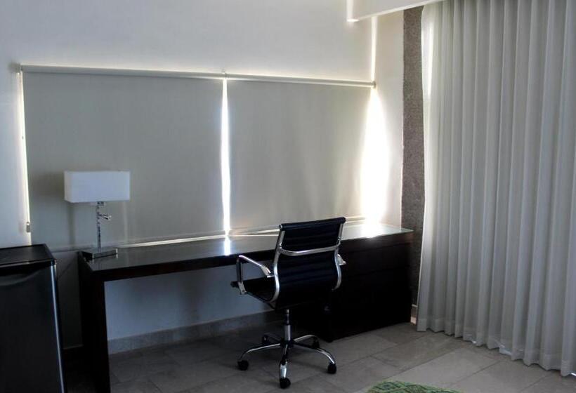 סוויטת מאסור, Seven Crown La Paz Malecon