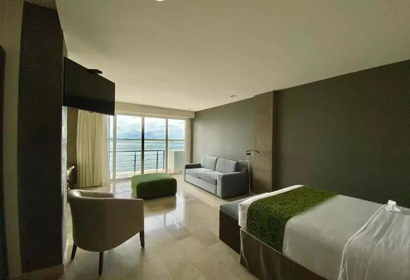 سوئیت مستر, Seven Crown La Paz Malecon