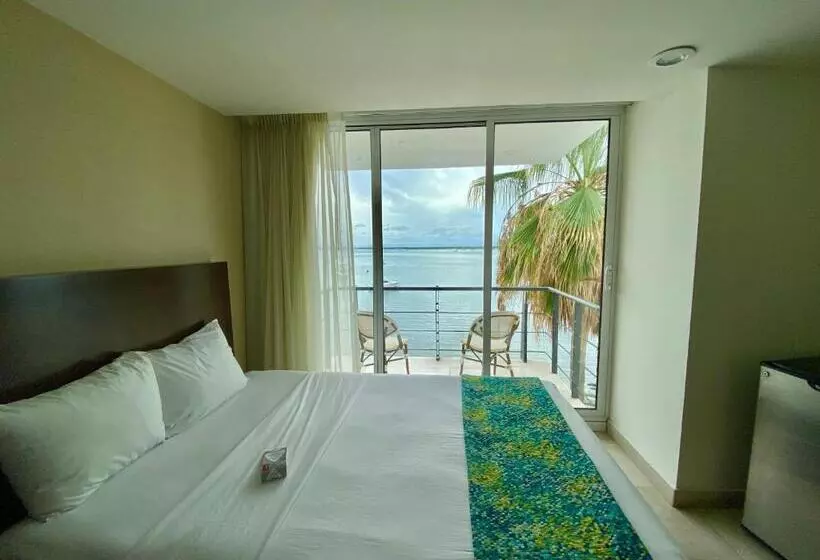 سوییت جونیور, Seven Crown La Paz Malecon
