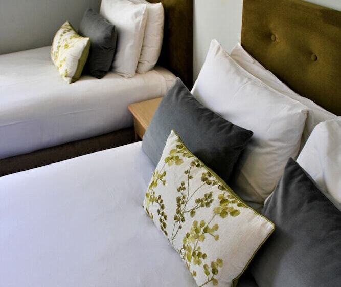 패밀리 룸, Victoria Square Hotel Clifton Village