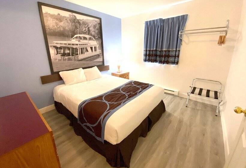 Suite, Super 8 By Wyndham Sicamous