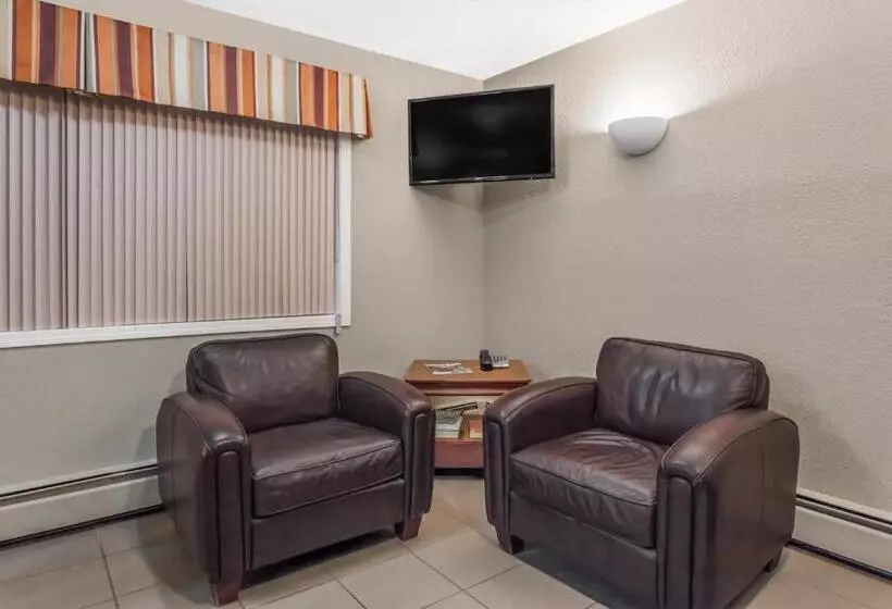 Deluxe-huone King-vuode, Super 8 By Wyndham Stettler