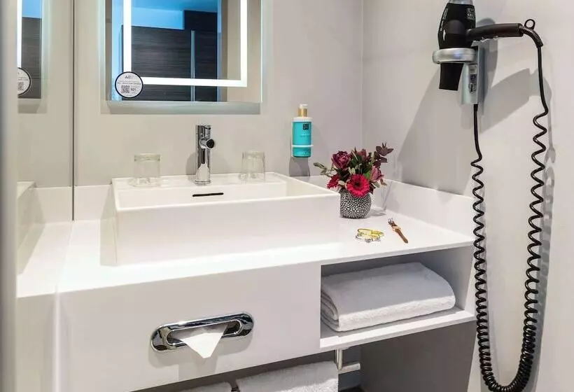 Superior-huone, Novotel Hamburg City Alster