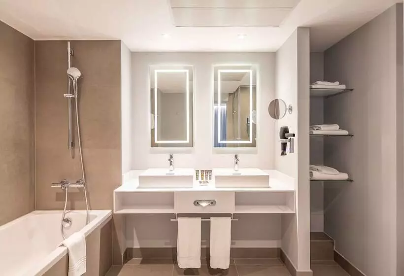 Superior-huone, Novotel Hamburg City Alster