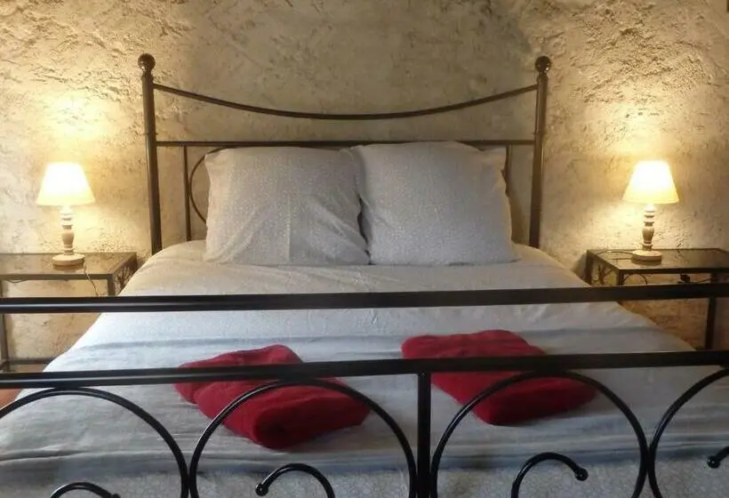 プールビュースタンダードルーム, Chambres D´hôtes Prieuré D Orniols