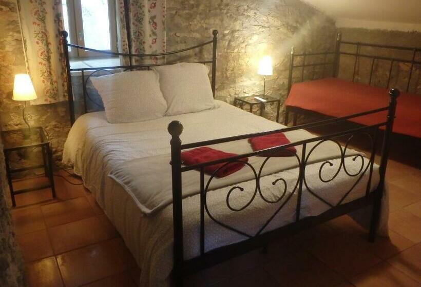 Трехместный Номер Базовый, Chambres D´hôtes Prieuré D Orniols