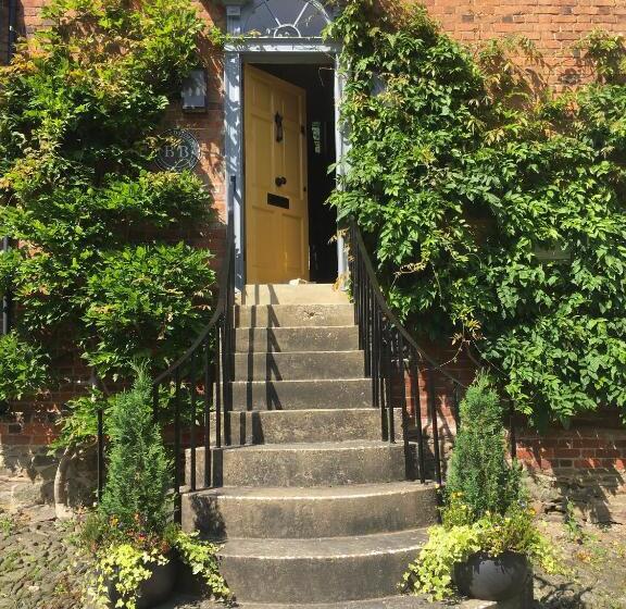 豪华房间, The Old Stores