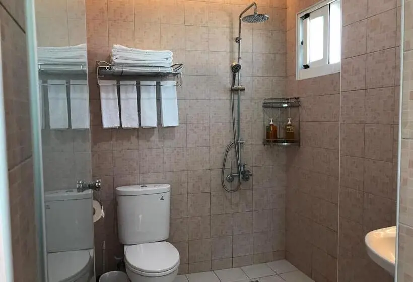 اتاق استاندارد چهارنفره با بالکن, Ding Dong Homestay