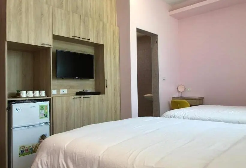 اتاق استاندارد چهارنفره با بالکن, Ding Dong Homestay