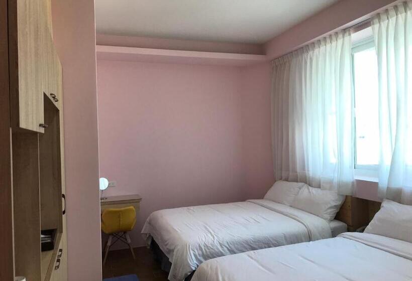 اتاق استاندارد چهارنفره با بالکن, Ding Dong Homestay