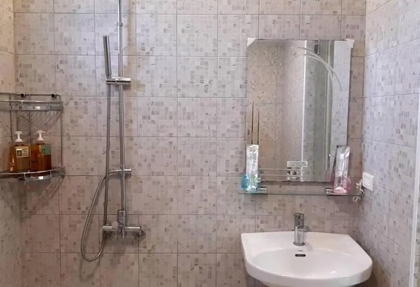 اتاق اکونومی, Ding Dong Homestay