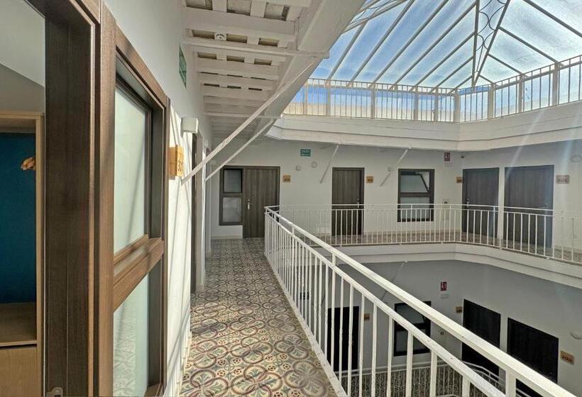 Quarto Triplo Standart, Casual Con Duende Cádiz