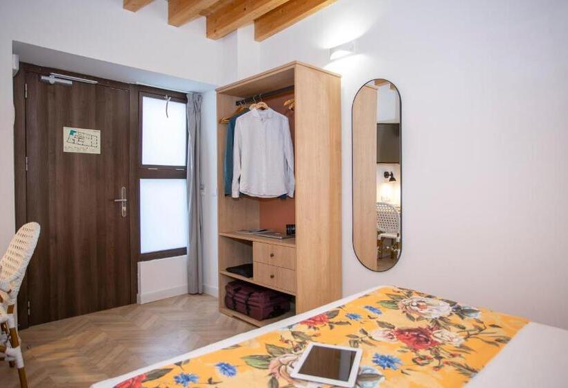 Habitación Triple Estándar, Casual Con Duende Cádiz