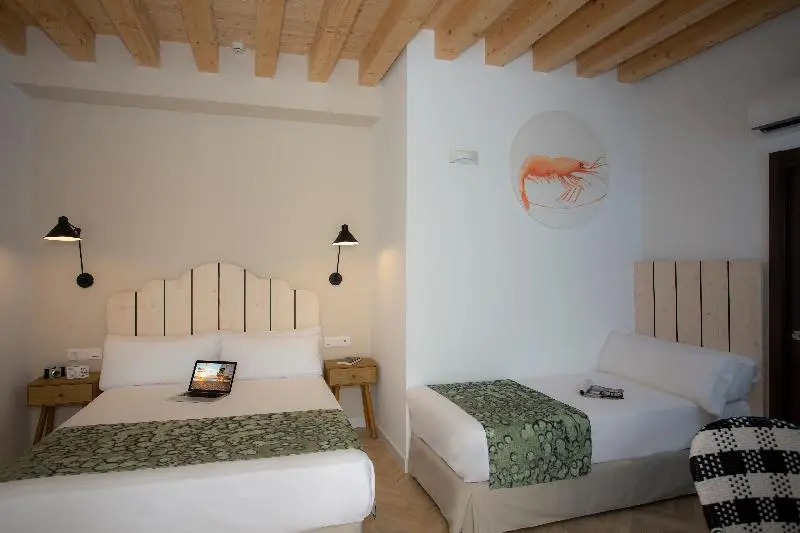 اتاق استاندارد سه نفره, Casual Con Duende Cádiz