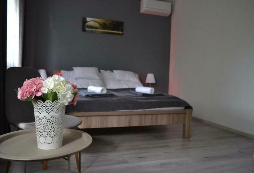 Семейный Номер, Főnix Design Rooms