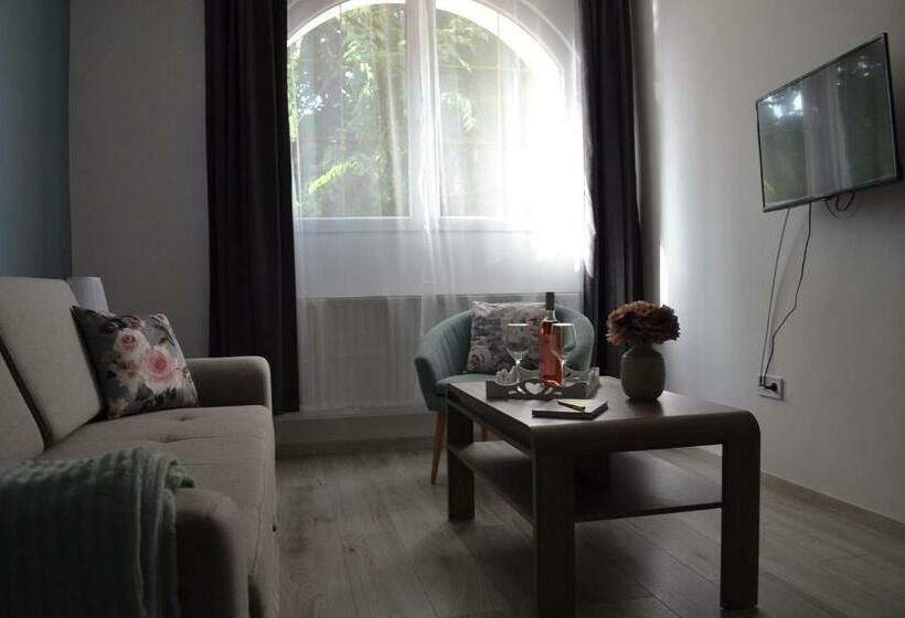 Семейный Номер, Főnix Design Rooms