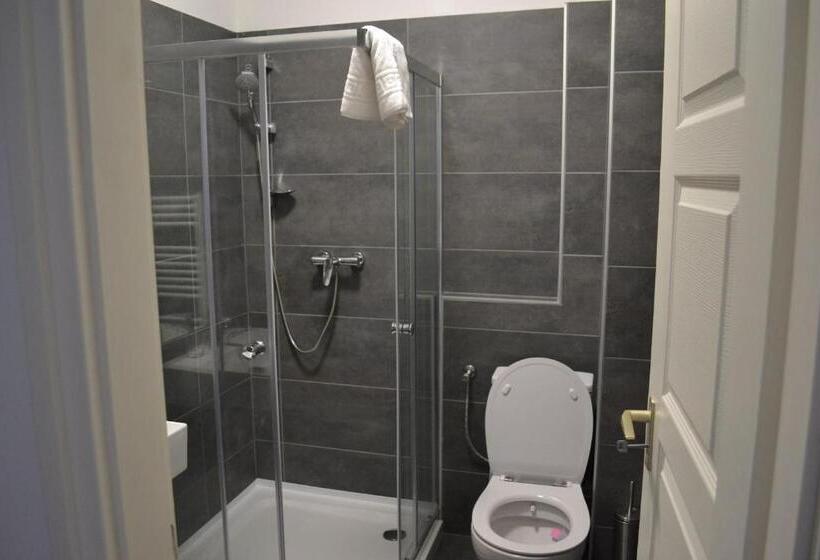 バルコニー付きシングルスタンダードルーム, Főnix Design Rooms