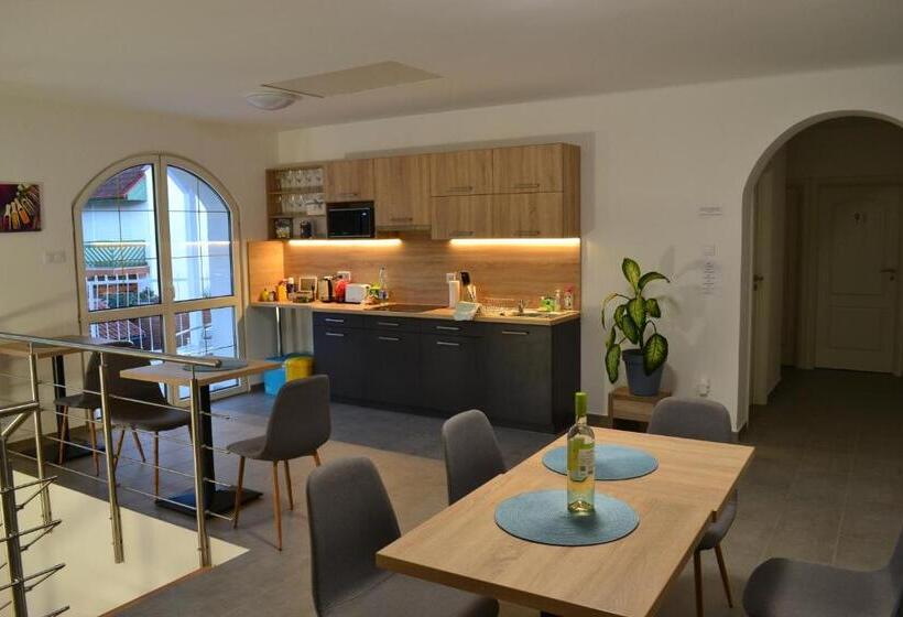 バルコニー付きスタンダードルーム, Főnix Design Rooms