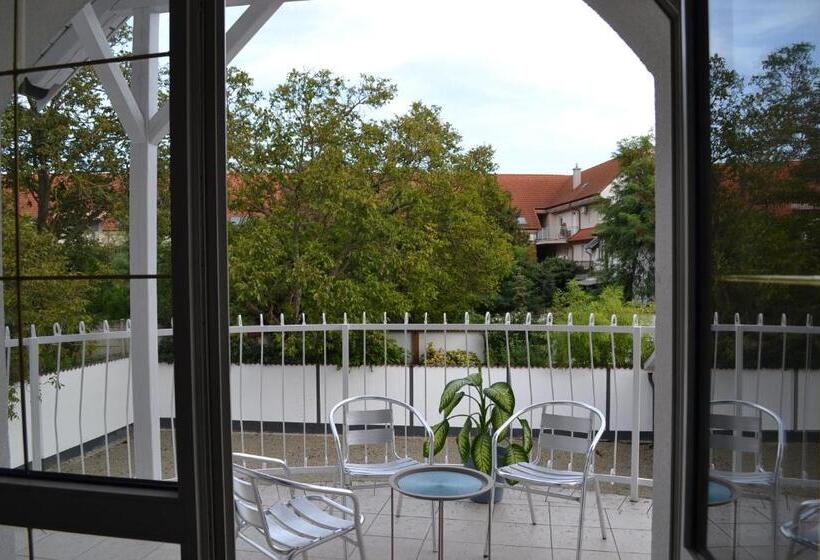 バルコニー付きスタンダードトリプルルーム, Főnix Design Rooms