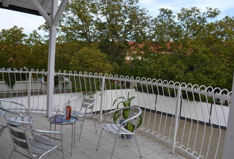 バルコニー付きシングルスタンダードルーム, Főnix Design Rooms