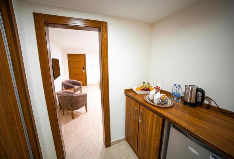 سوییت اجرایی, Joar Beach