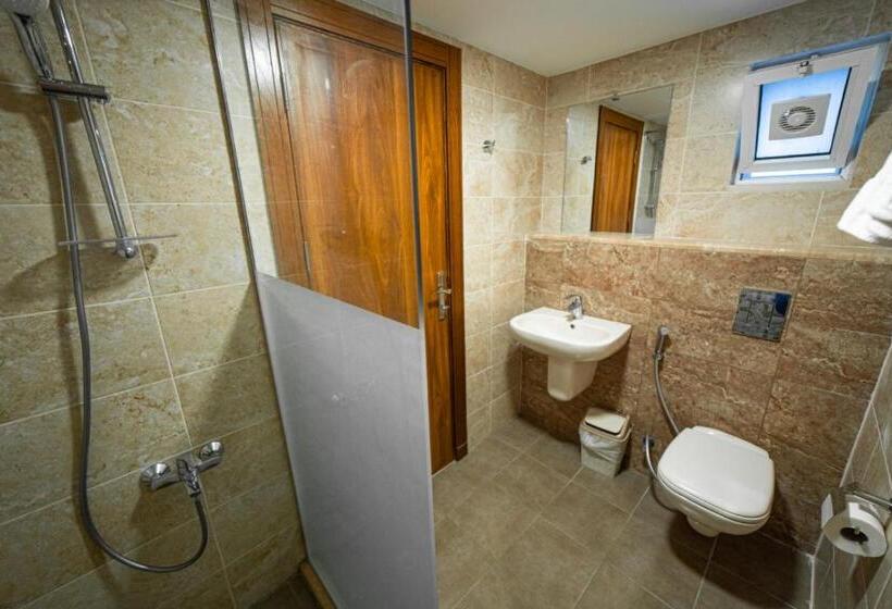 سوییت اجرایی, Joar Beach