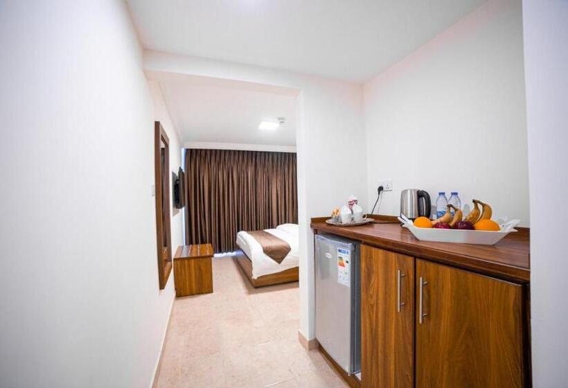 سوییت اجرایی, Joar Beach