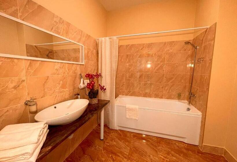 اتاق استاندارد سه نفره, Spa&hotel Mūsa Paradise