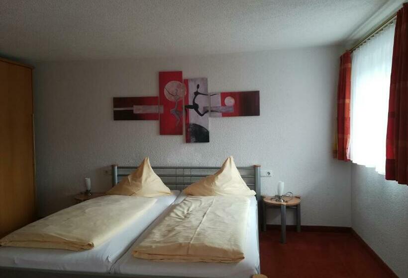 Номер Стандарт, Holzgauerhof