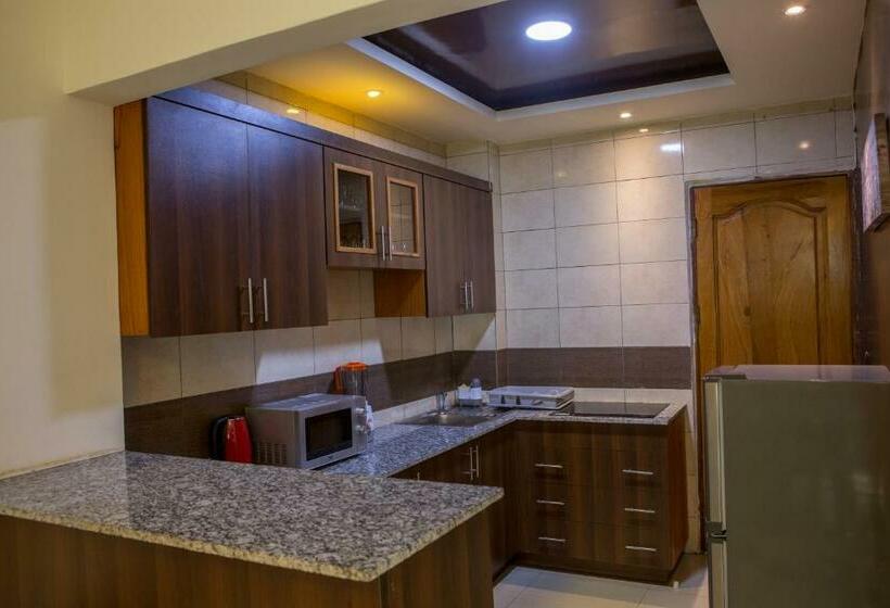 آپارتمان 2 خوابه, Imolease Kouessi Menontin