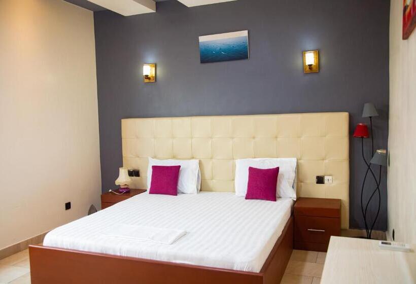 اتاق استاندارد, Imolease Kouessi Menontin