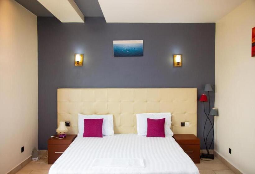 اتاق استاندارد, Imolease Kouessi Menontin