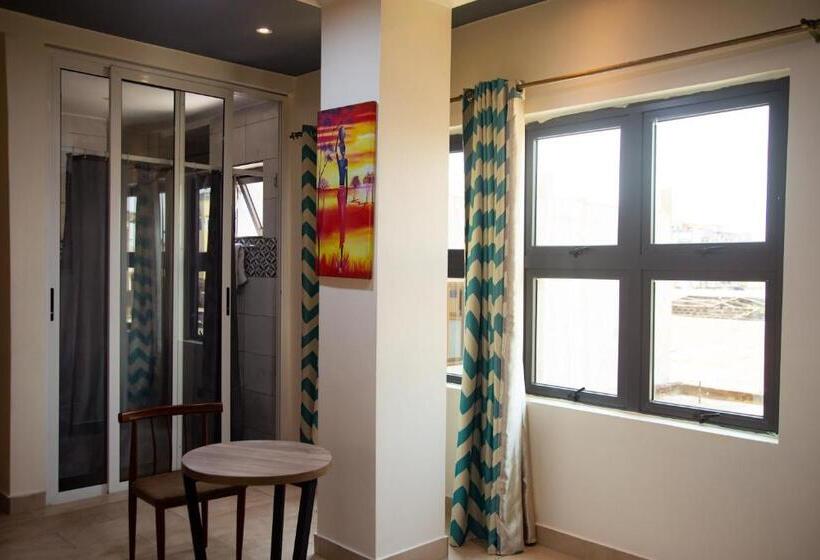 اتاق استاندارد, Imolease Kouessi Menontin