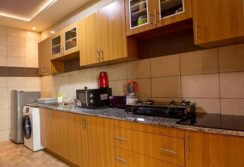 آپارتمان 2 خوابه, Imolease Kouessi Menontin