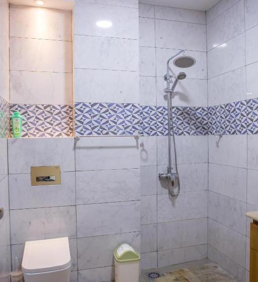 آپارتمان 2 خوابه, Imolease Kouessi Menontin