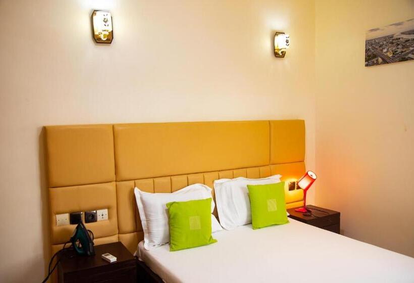 اتاق استاندارد, Imolease Kouessi Menontin