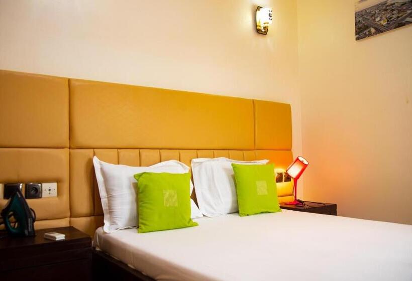 اتاق استاندارد, Imolease Kouessi Menontin