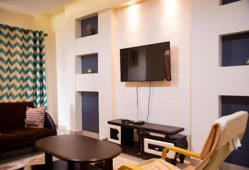 اتاق استاندارد, Imolease Kouessi Menontin