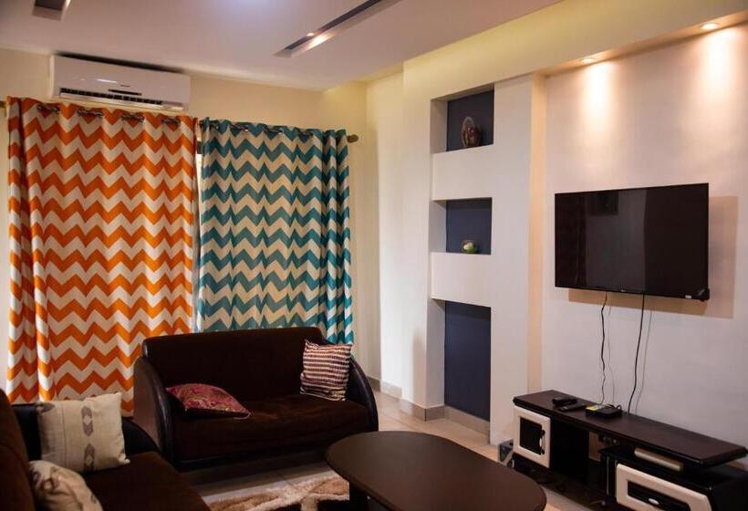 اتاق استاندارد, Imolease Kouessi Menontin