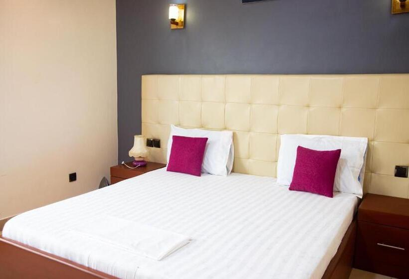 اتاق استاندارد, Imolease Kouessi Menontin