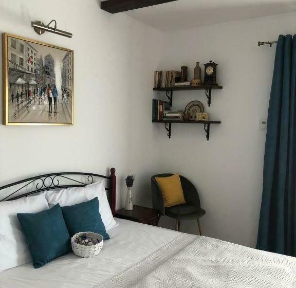 استودیوی استاندارد, Ama Guest House