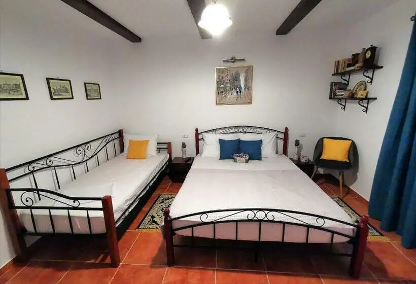 استودیوی استاندارد, Ama Guest House