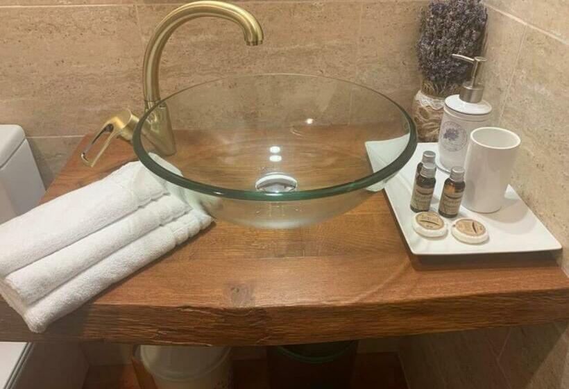 Студия Стандарт, Ama Guest House