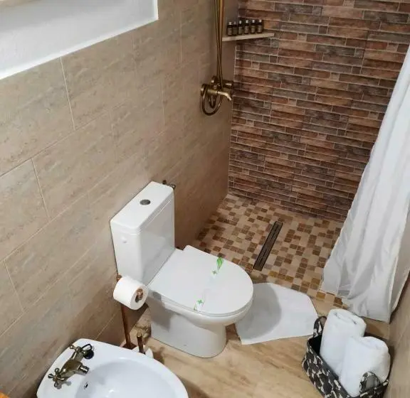 آپارتمان 1 خوابه, Ama Guest House
