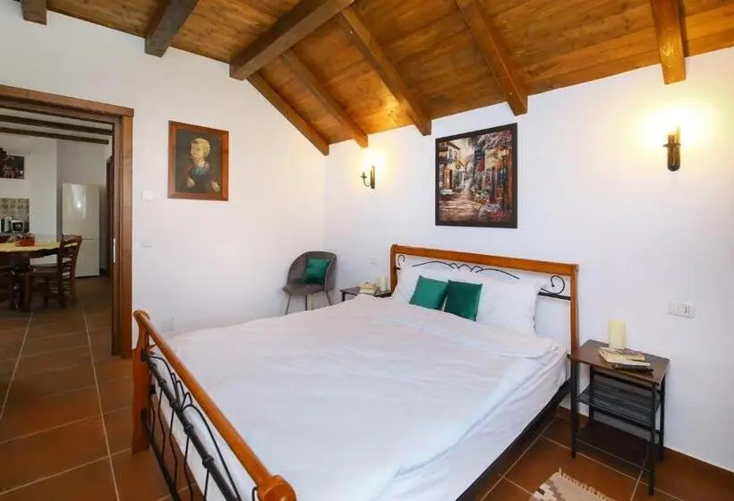 آپارتمان 2 خوابه, Ama Guest House