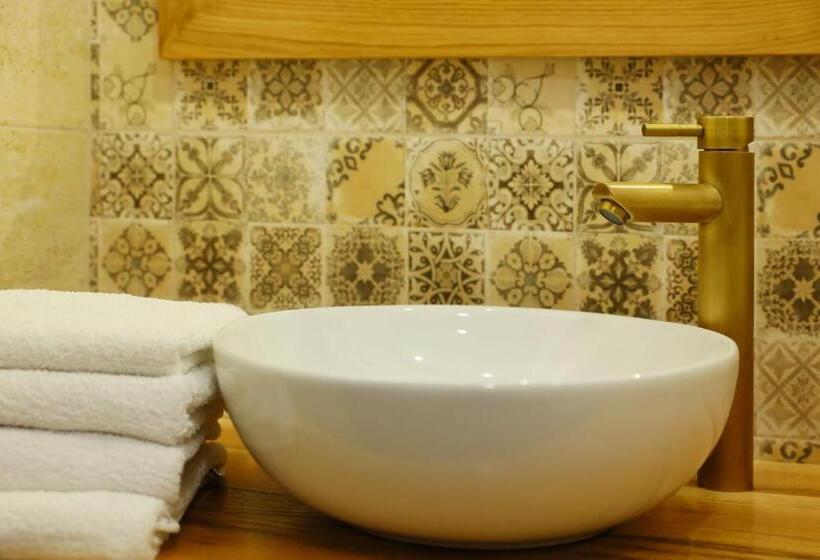 آپارتمان 2 خوابه, Ama Guest House